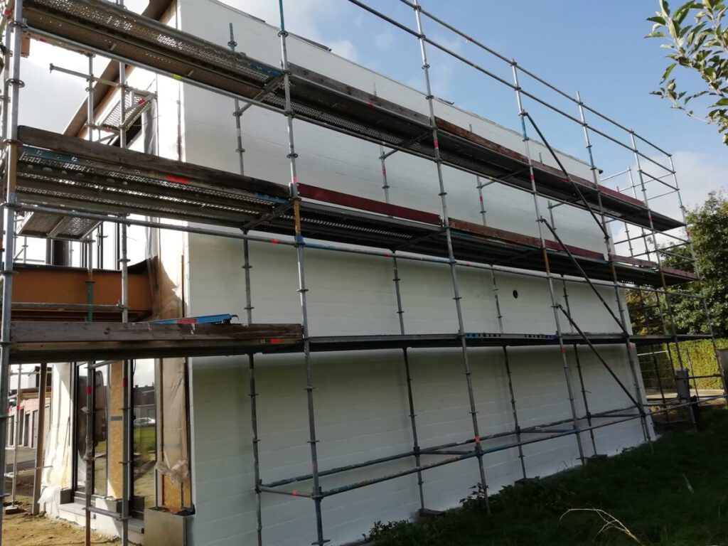 Weatherproof and airtight coating for concrete, masonry and facades